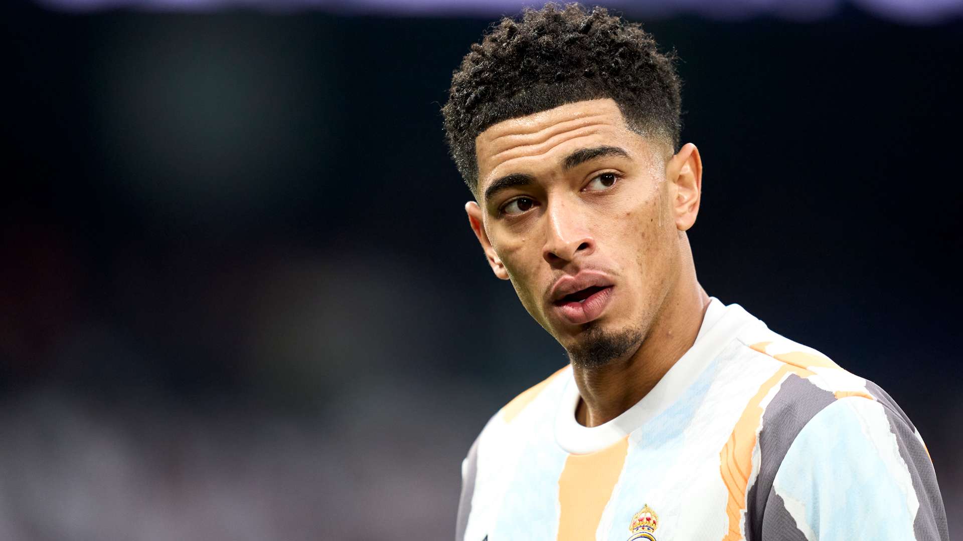 两家球队决 两家球队决